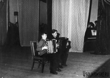 Боровск.  На сцене ДК Бумажник.1962.jpg