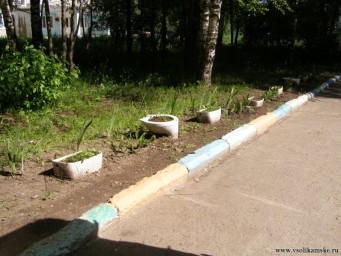 Аллея фаянсовых друзей.