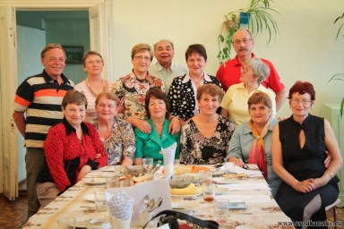 Одноклассники встретились через полвека