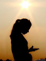 Вот она какая, эта Парма! Девочка с планшетом.