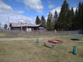 Территория у Верхнемошевского Сельского Дома Культуры