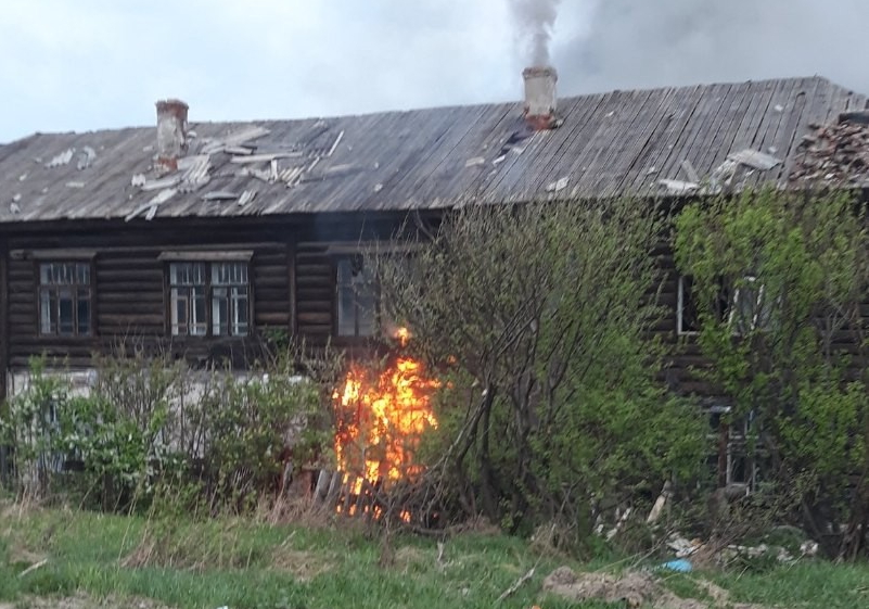 пожар в городе. пожар в соликамске. пожар в соликамске сегодня. пожар на руднике. ик белый лебедь соликамск.
