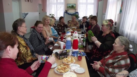 Дружеская обстановка располагает к общению)