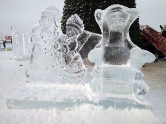 Ледяные Дед Мороз и Снегурочка