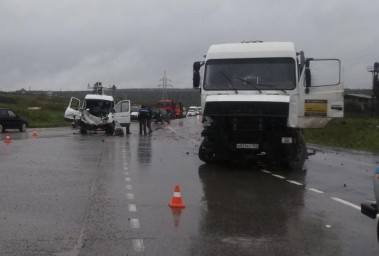 В Соликамске в результате столкновения «МАЗа» и «Газели» пострадали два человека 1