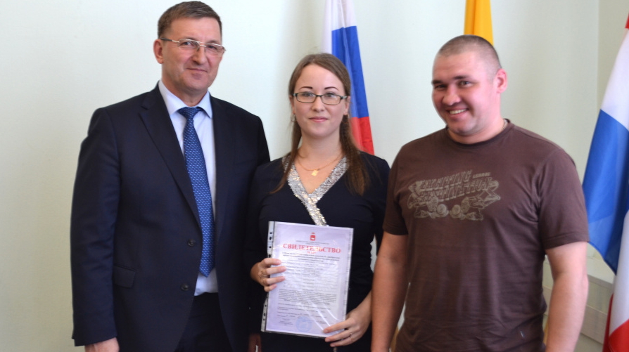 В Соликамске 35 молодых семей получили сертификаты на приобретение жилья