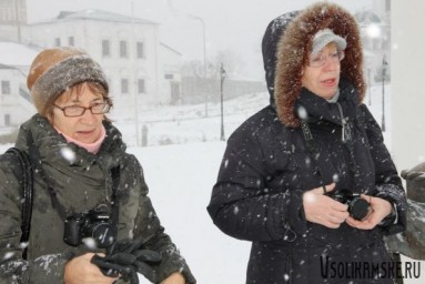 Перед флеш-мобом: самые храбрые, те, кого не испугать ни снегом, ни ветром :-)