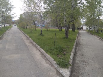 Работы на детской площадке на пересечении улиц Советская-Кузнецова идут полным ходом 1