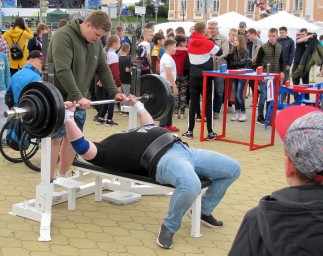 Соревнования по русскому жиму