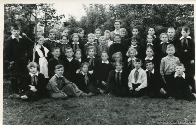 А это ученики 4 "Б" класса, первый выпуск в среднюю школу