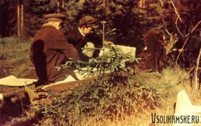 Боровск.  Школа № 13.  Собираем гербарий. Справа Альберт Шайхутдинов1962.jpg