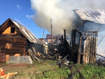 В Соликамске горел частный дом на улице Южная 1