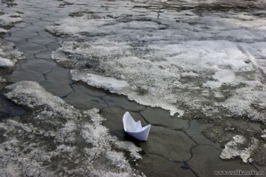 Плывет мой Кораблик по быстрой реке