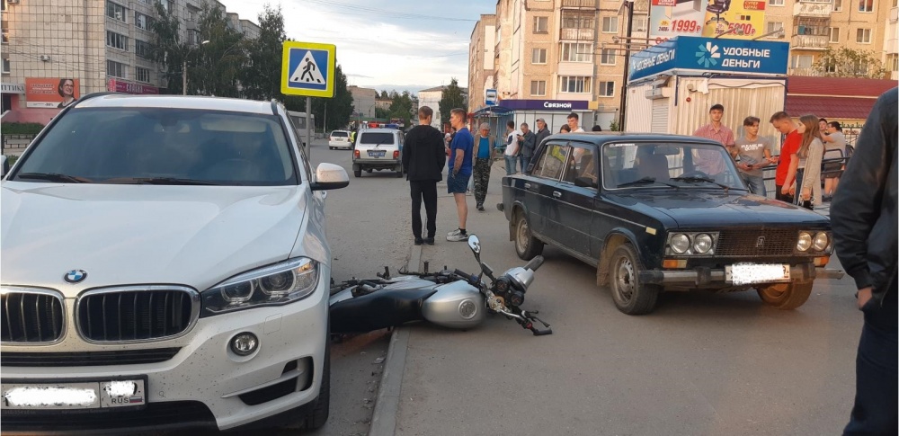В Соликамске мотоциклист допустил столкновение с ВАЗ-2106