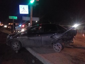 30 апреля на улице Всеобуча произошла авария по вине нетрезвого водителя 1