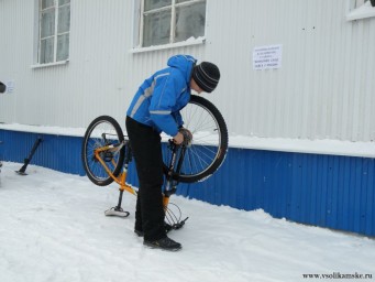 Снег для велосипедиста - не помеха!