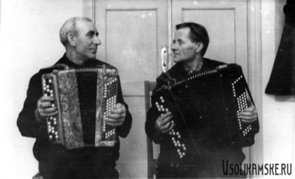 Боровск. ДК Бумажник. Слева Реденко.jpg