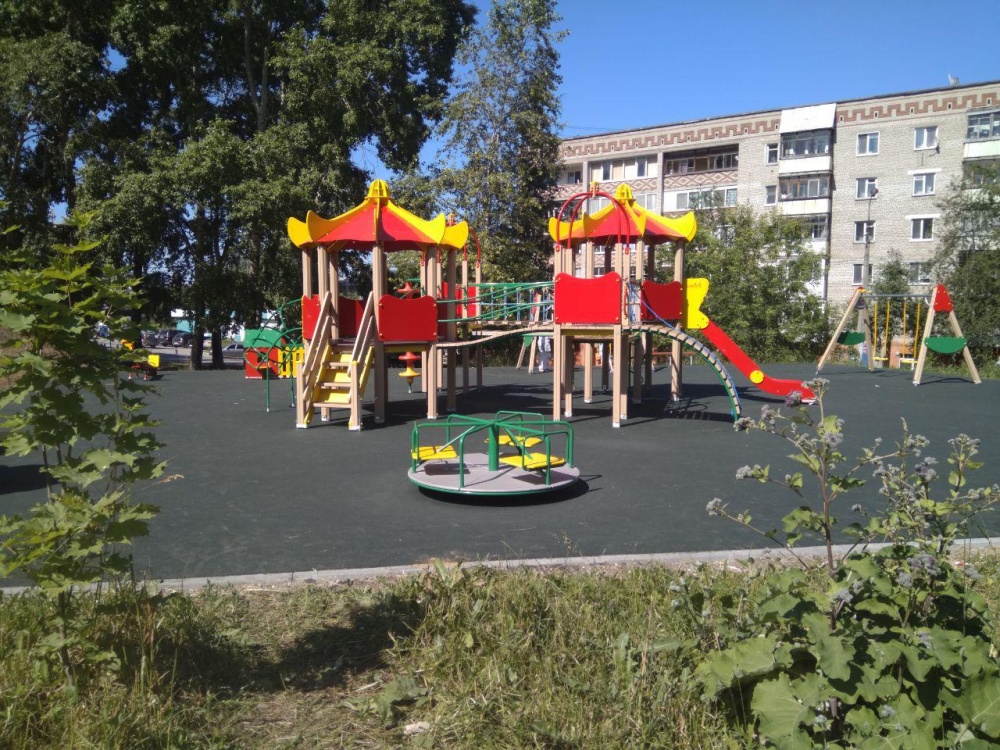 По улице Кузнецова открылась новая детская игровая площадка