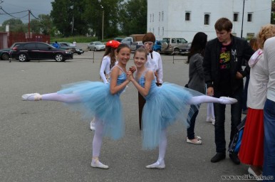 Скоро на сцену