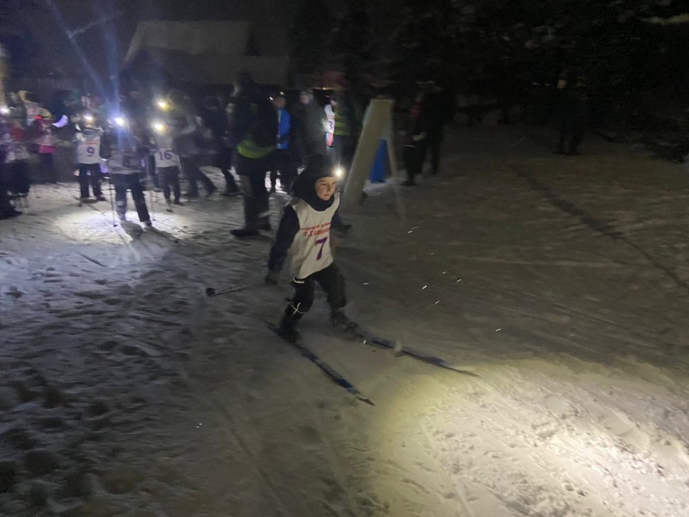 В Соликамске прошла Новогодняя лыжная гонка с фонариками