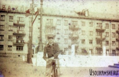 Боровск. Альберт Шайхутдинов у ДК Ленина. 1962 год.jpg