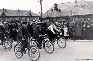 Первомайская демонстрация 1957 г. ул. Сталина